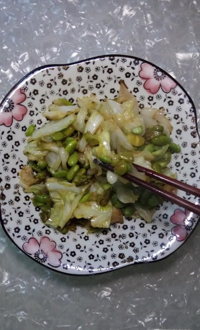 怎样做美味的包菜炒毛豆？