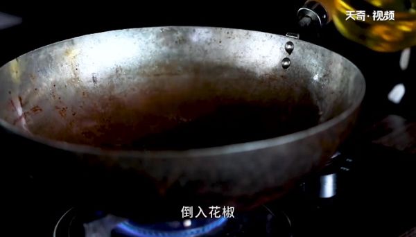 爆炒卤肥肠的做法 爆炒卤肥肠怎么做