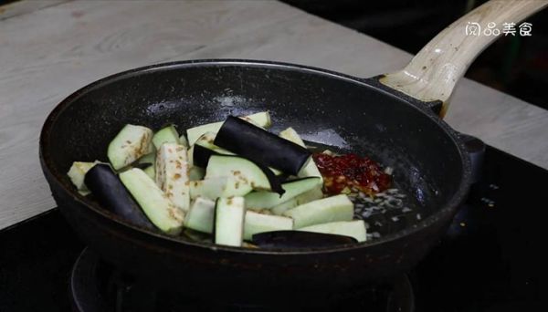 红烧蒜香茄子 红烧蒜香茄子的做法