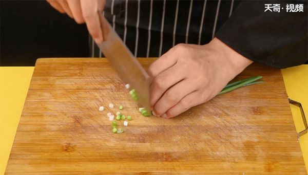 冻豆腐红烧肉的做法 冻豆腐红烧肉怎么做