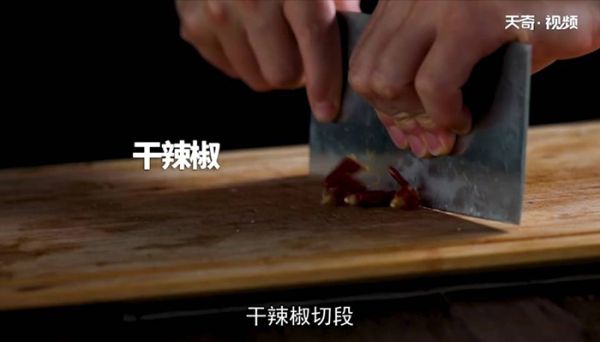 青椒炒猪头肉怎么做 青椒炒猪头肉