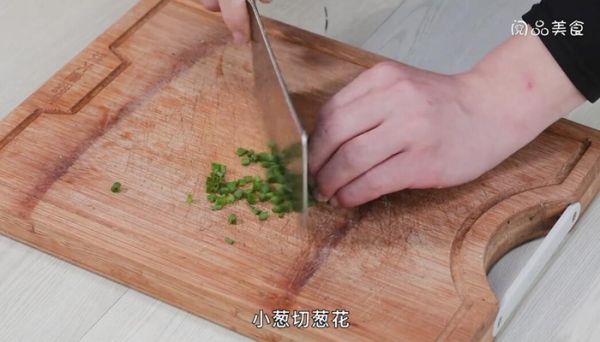 土豆肉丁焖饭的做法 土豆肉丁焖饭怎么做