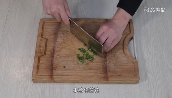 香芋烧鱼腩怎么做  香芋烧鱼腩的做法