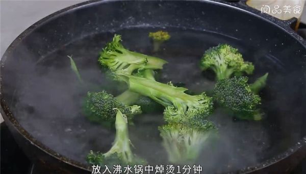 辣椒金针菇卷怎么做  辣椒金针菇卷的做法