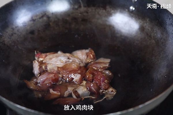 土豆莲藕焖鸡的做法 焖鸡怎么做