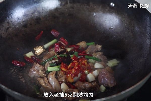 土豆莲藕焖鸡的做法 焖鸡怎么做