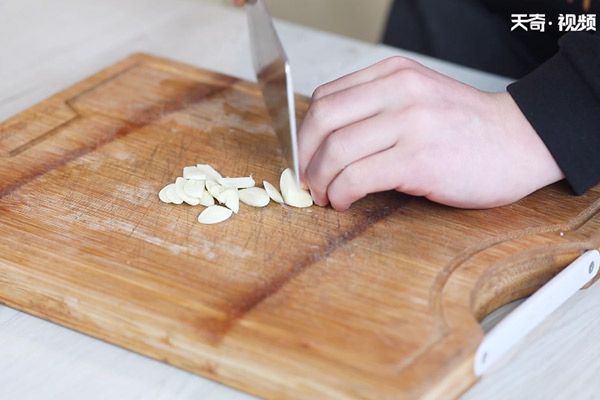 土豆莲藕焖鸡的做法 焖鸡怎么做