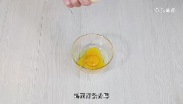 黄花菜炒鸡蛋怎么做 黄花菜炒鸡蛋的做法