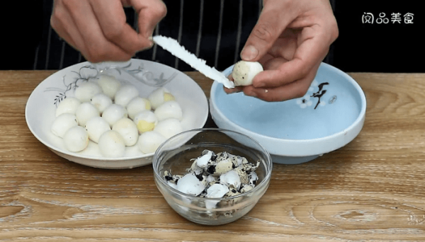 鹌鹑蛋烧豆腐 鹌鹑蛋烧豆腐的做法