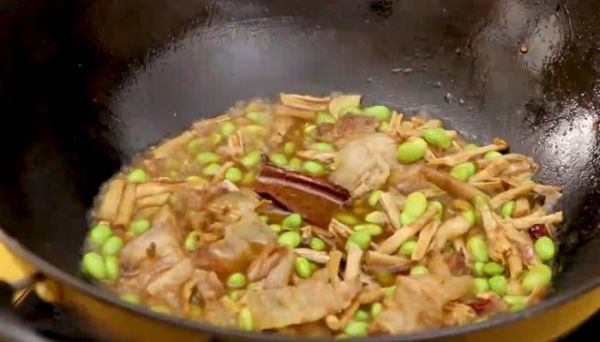 毛豆笋干炖肉的做法  毛豆笋干炖肉怎么做