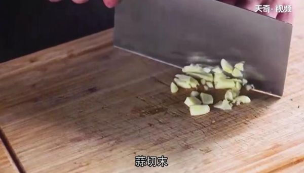 豌豆木耳炒鱼块的做法 豌豆木耳炒鱼块怎么做