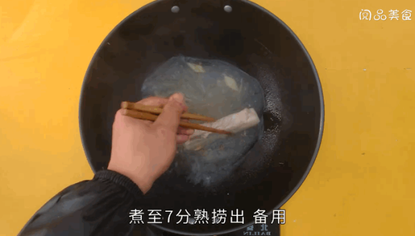 木耳青蒜回锅肉的做法，木耳青蒜回锅肉怎么做