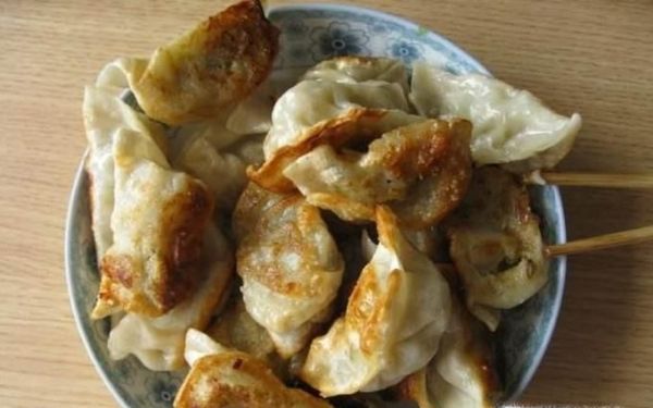 冰冻水饺怎么煎 速冻水饺能直接炸着吃吗？