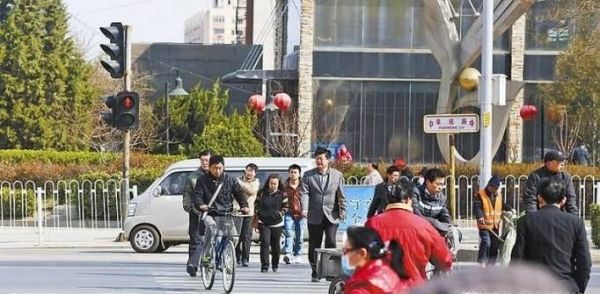 自行车、电动车如何过十字路口