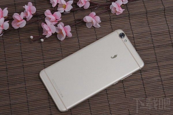 小辣椒X7和vivo x9哪个好？小辣椒X7与vivo x9区别对比评测