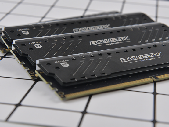 炫彩极速 抢占先机 BALLISTIX TACTICAL TRACER RGB DDR4内存条评测