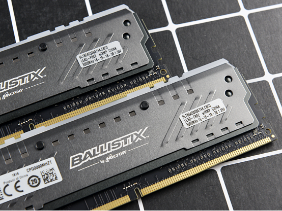 炫彩极速 抢占先机 BALLISTIX TACTICAL TRACER RGB DDR4内存条评测