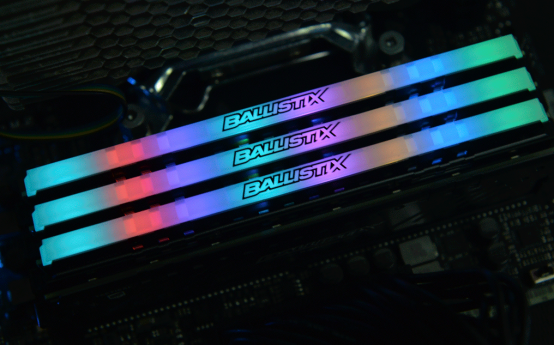 炫彩极速 抢占先机 BALLISTIX TACTICAL TRACER RGB DDR4内存条评测